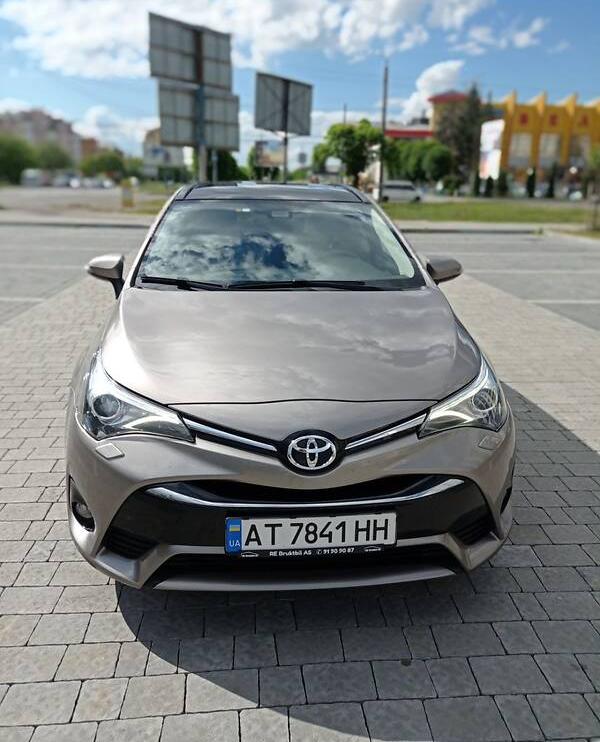 Toyota Avensis T27 2015