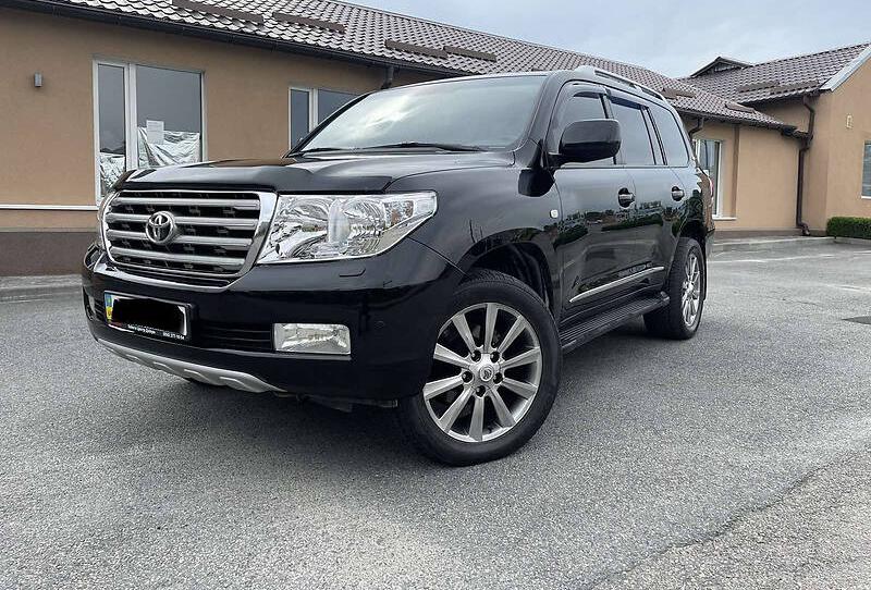 Toyota Land Cruiser 200 2011