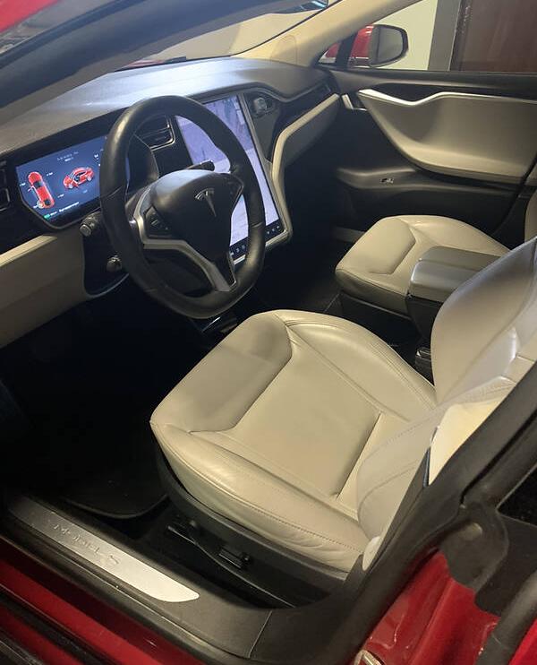Tesla Model S 2016