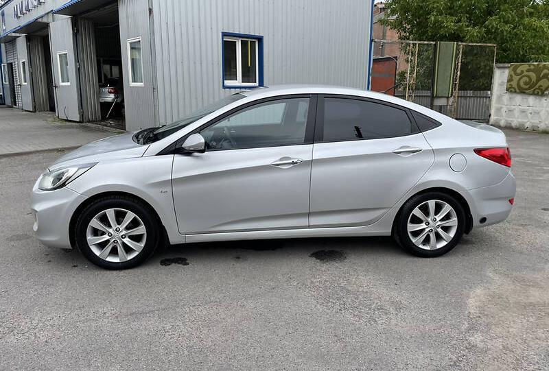Hyundai Accent 2012
