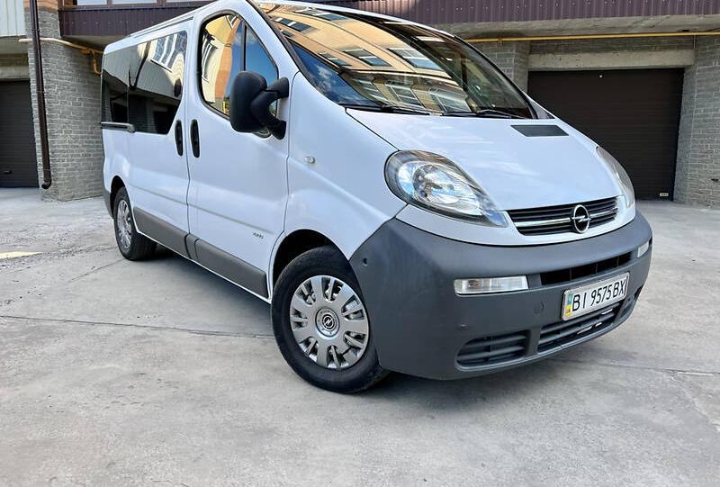 Opel Vivaro пасс. 2005