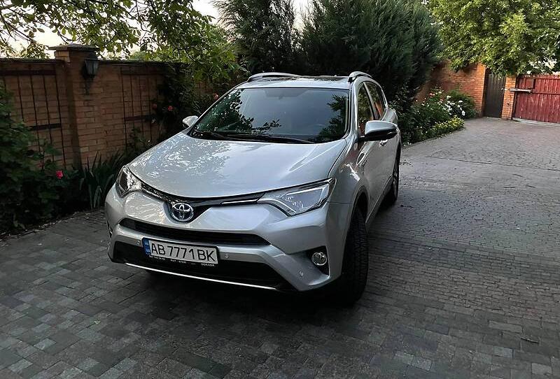 Toyota RAV4 XLE 2016