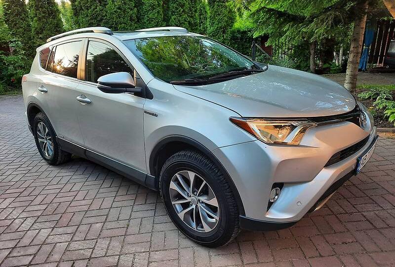 Toyota RAV4 XLE 2016