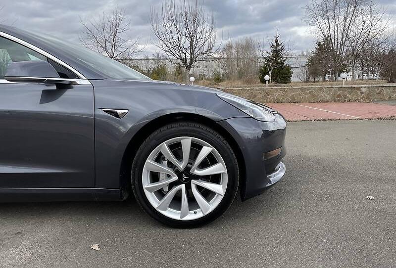 Tesla Model 3 2020