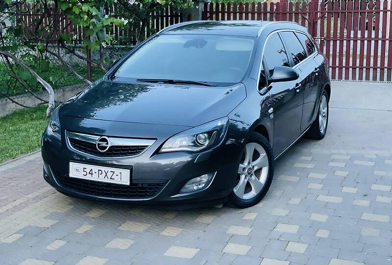 Opel Astra J OPC Line Cosmo 2012