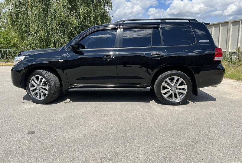 Toyota Land Cruiser 200 2011