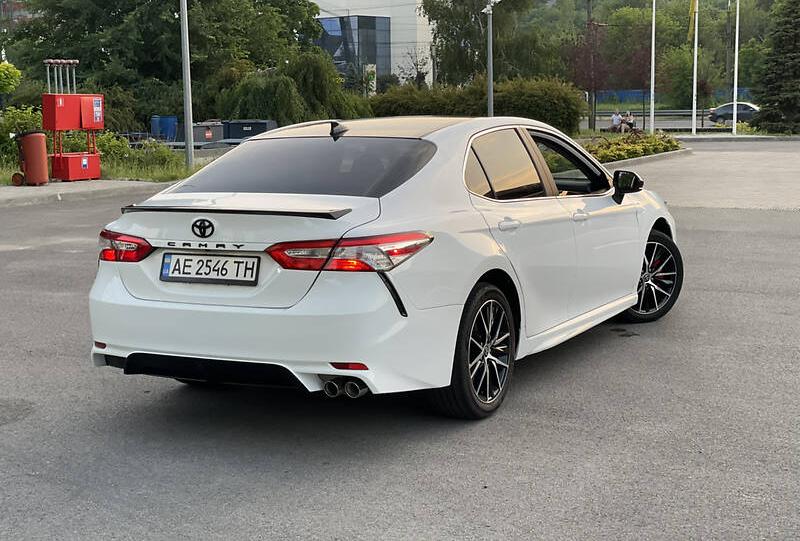 Toyota Camry 2021