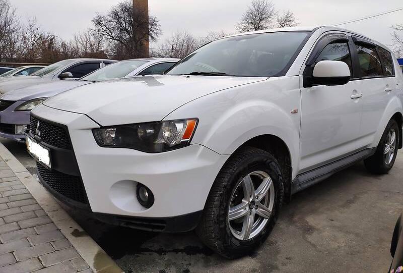 Mitsubishi Outlander XL 2011