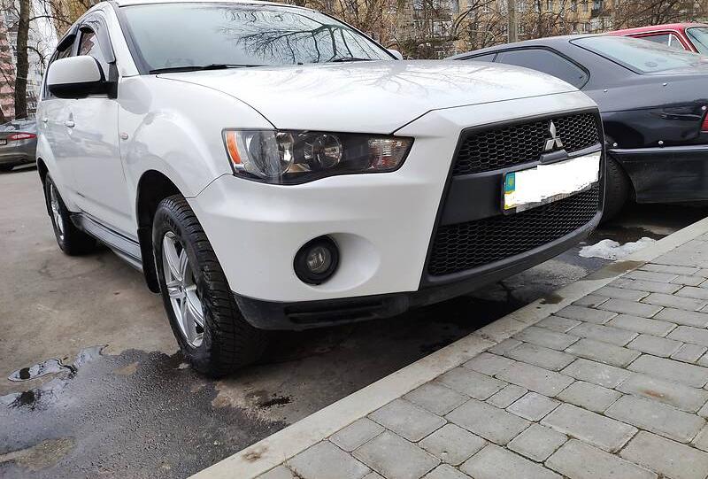 Mitsubishi Outlander XL 2011