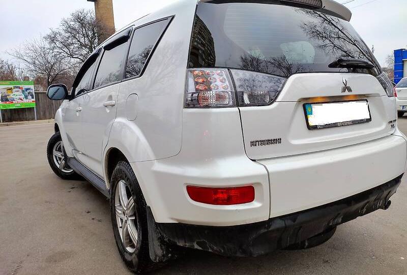 Mitsubishi Outlander XL 2011
