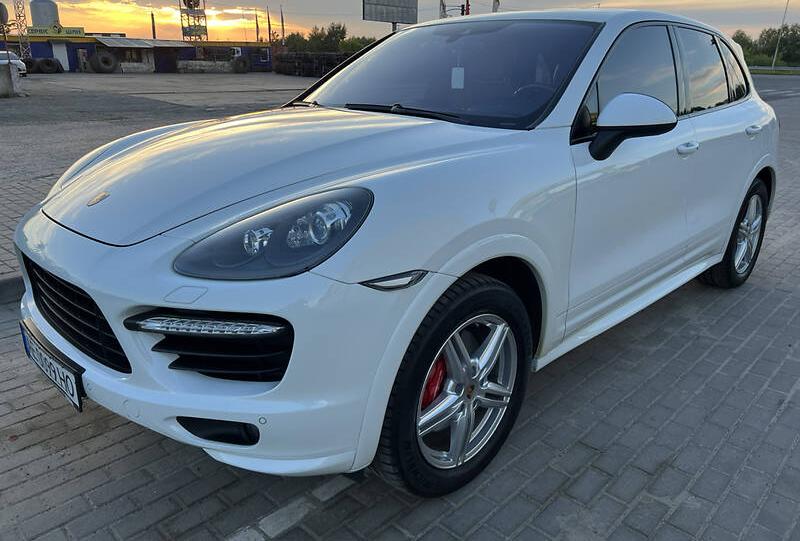 Porsche Cayenne GTS 2013