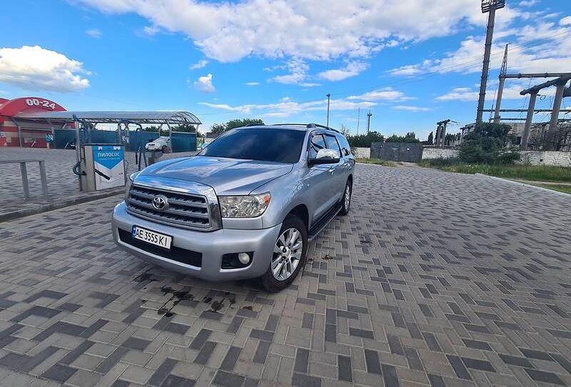 Toyota Sequoia 2011