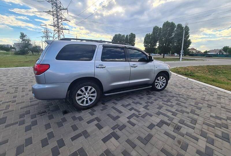 Toyota Sequoia 2011