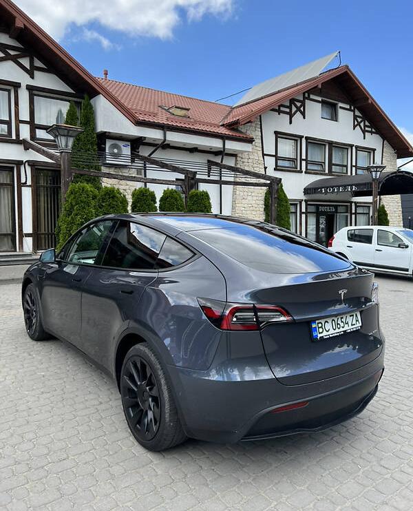 Tesla Model Y 2021