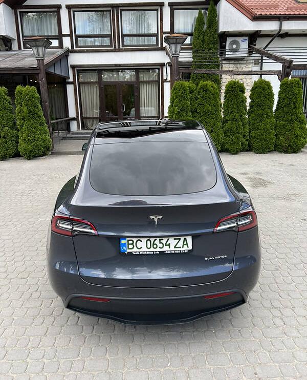 Tesla Model Y 2021