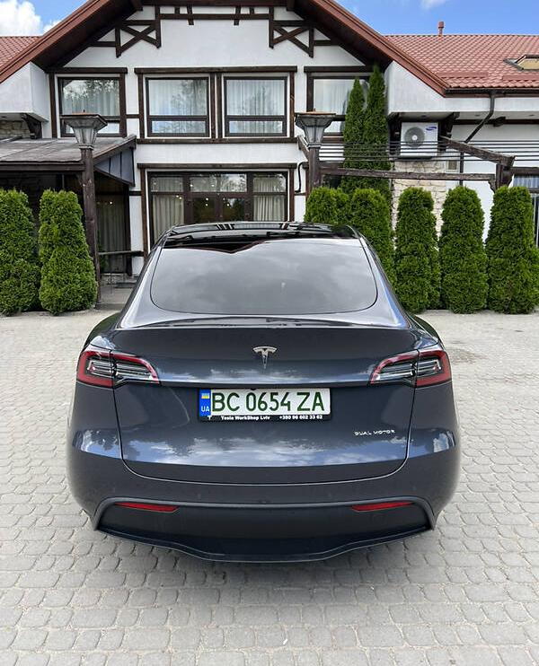 Tesla Model Y 2021