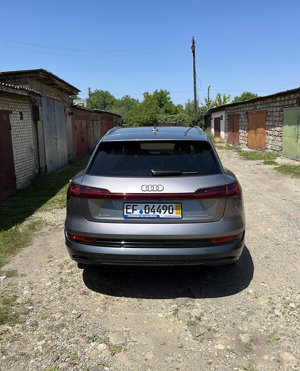 Audi e-tron 2019
