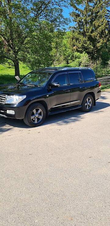 Toyota Land Cruiser 200 2011