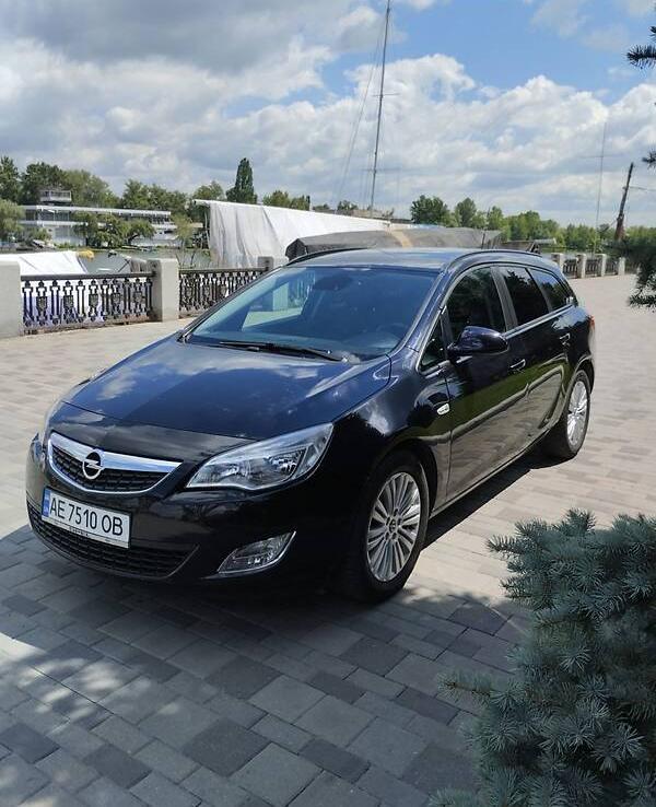 Opel Astra J 2011
