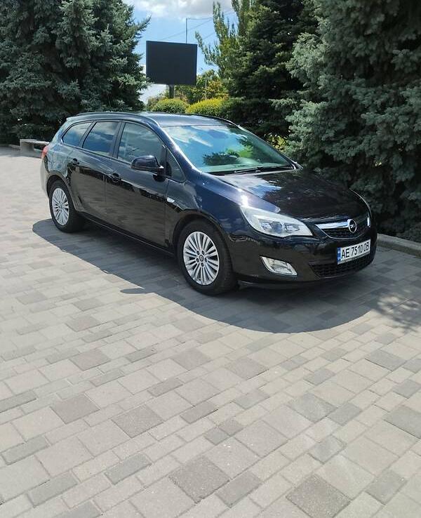 Opel Astra J 2011