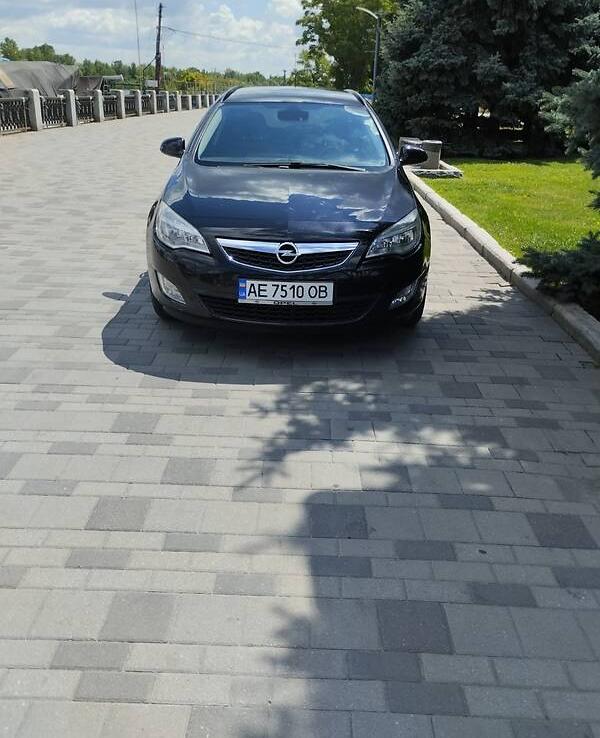 Opel Astra J 2011