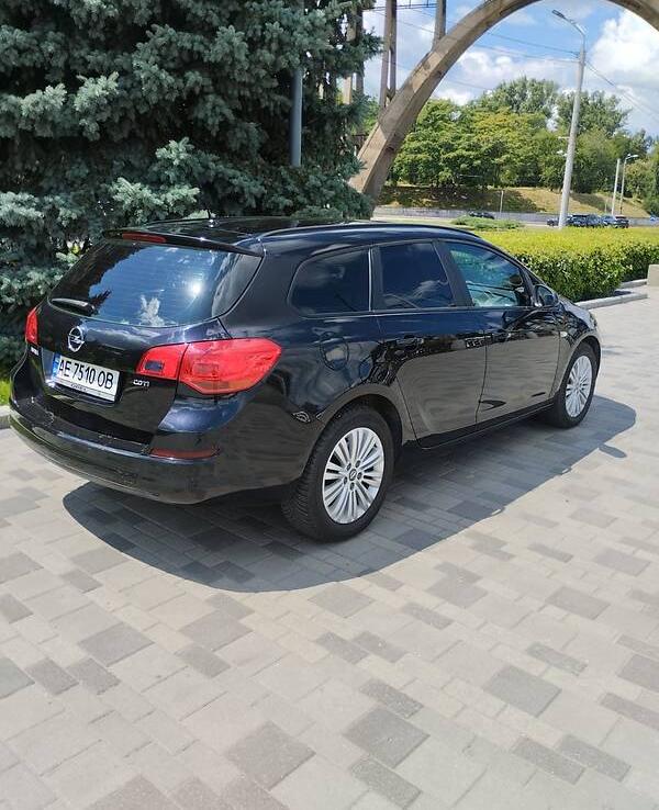 Opel Astra J 2011
