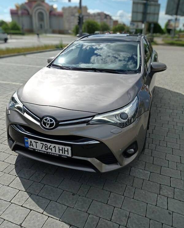 Toyota Avensis 2015