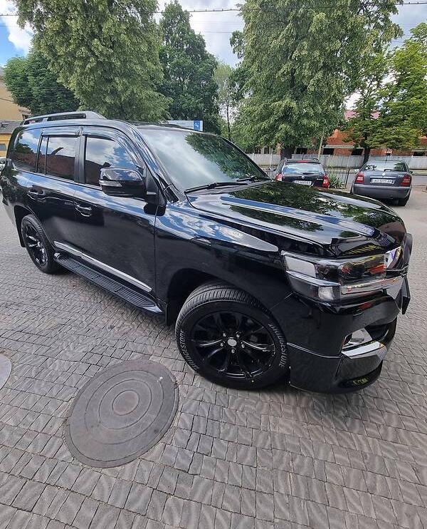Toyota Land Cruiser 200 2011