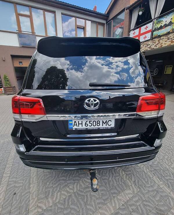 Toyota Land Cruiser 200 2011