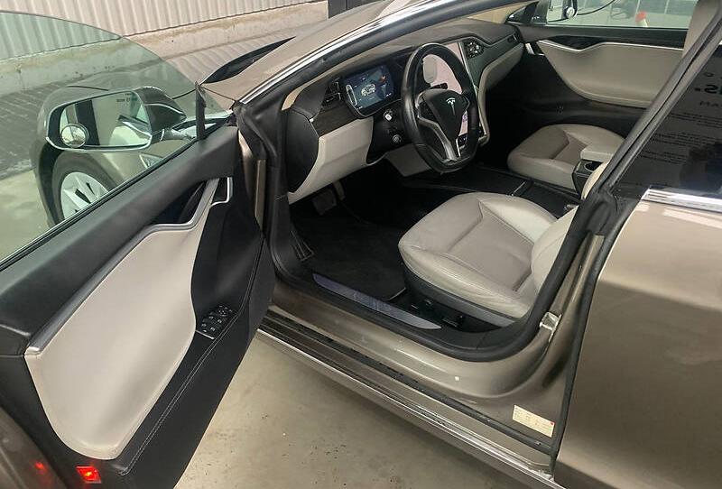 Tesla Model S 2016