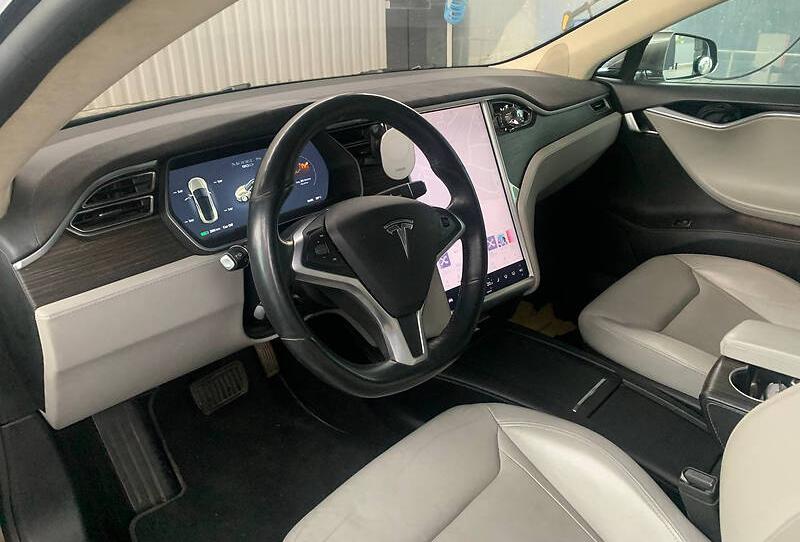 Tesla Model S 2016