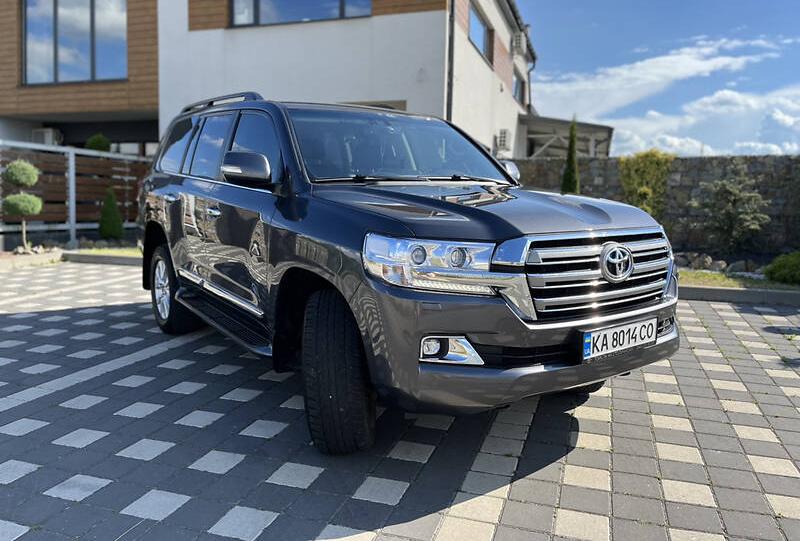Toyota Land Cruiser 200 2020