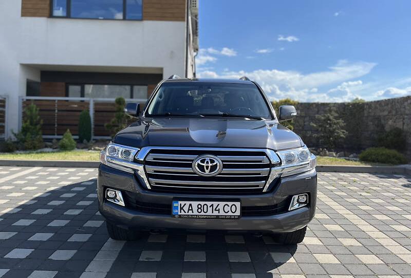 Toyota Land Cruiser 200 2020