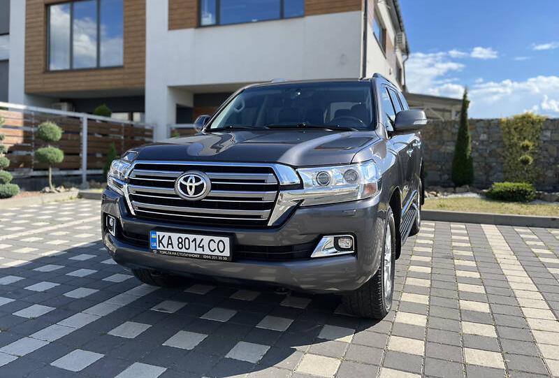 Toyota Land Cruiser 200 2020