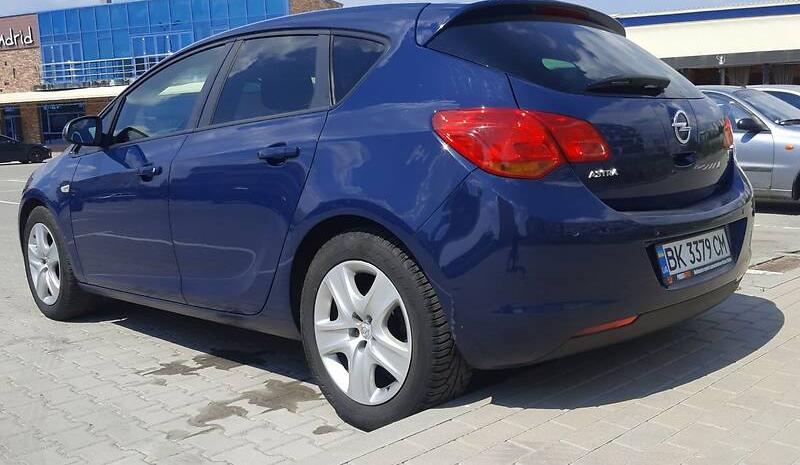 Opel Astra J Cross 2011