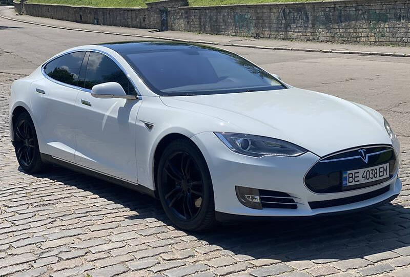 Tesla Model S 2013