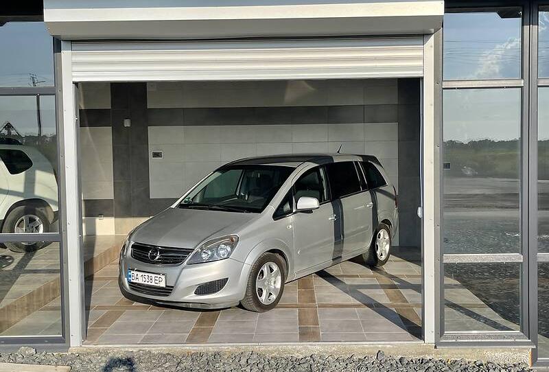 Opel Zafira Tourer 2012