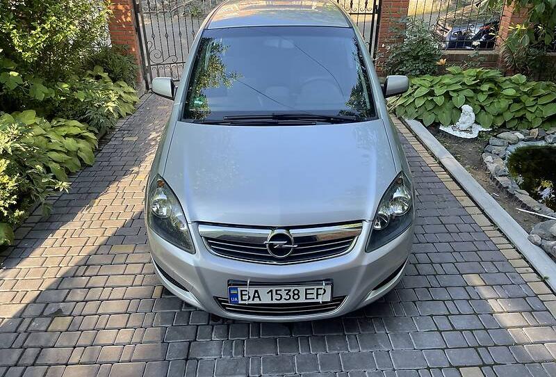 Opel Zafira Tourer 2012