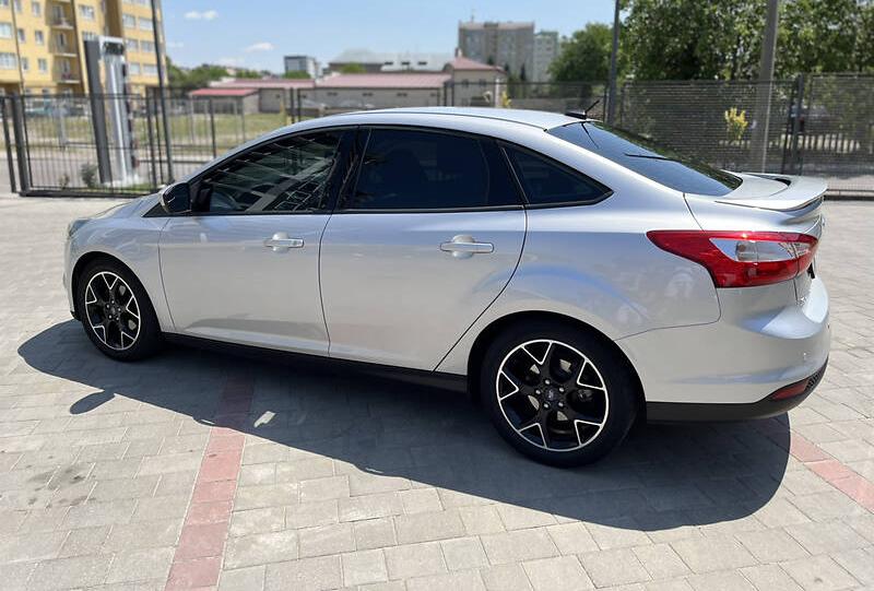 Ford Focus SE 2012