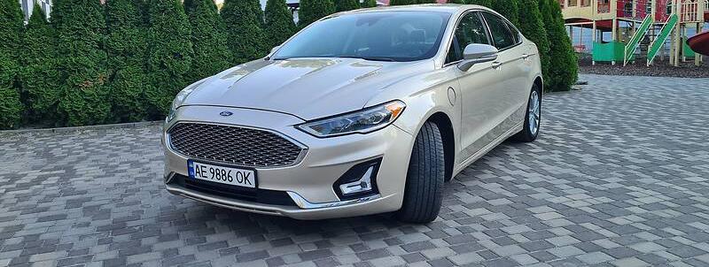Ford Fusion Titanium Plug in 2019