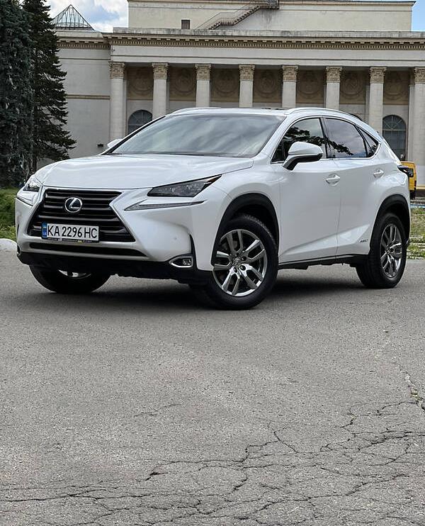 Lexus NX 300h 2015