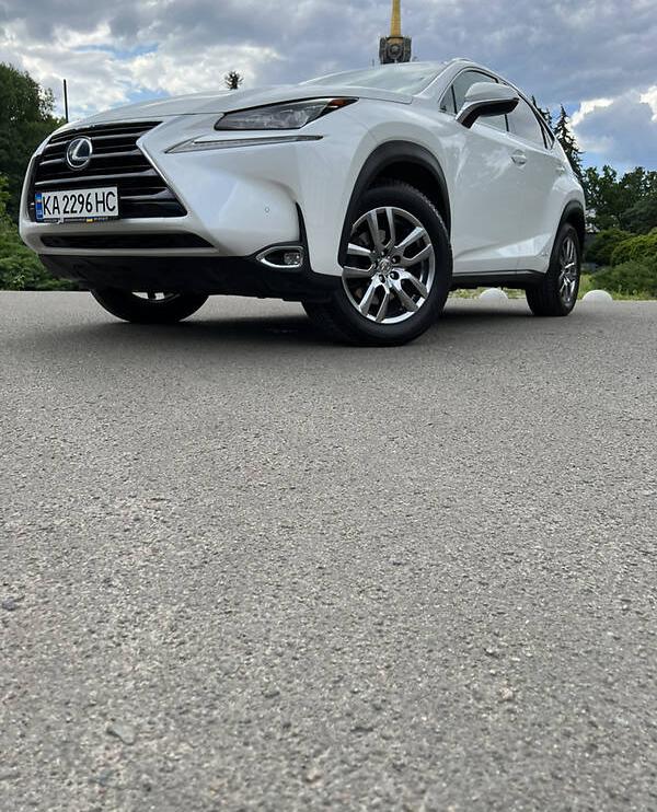 Lexus NX 300h 2015