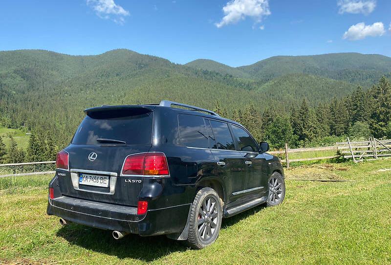 Lexus LX 570 2011