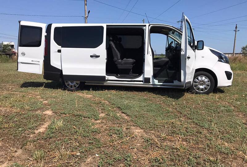 Opel Vivaro пасс. 2016