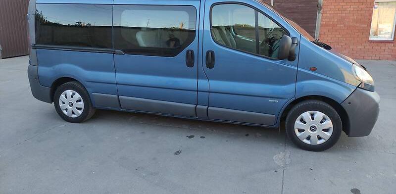 Opel Vivaro пасс. 2005