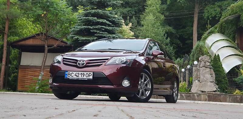 Toyota Avensis 2013 2012
