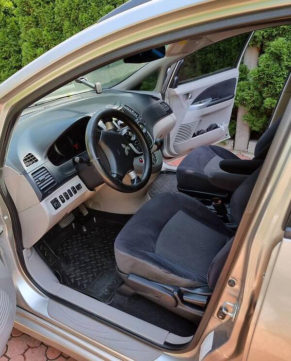 Mitsubishi Grandis 2008