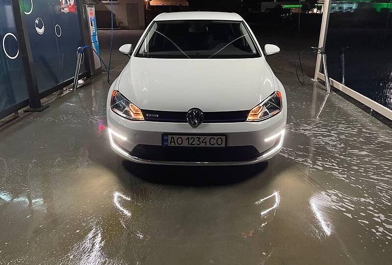 Volkswagen e-Golf Elektro 2016