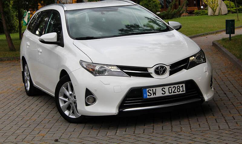 Toyota Auris D4D 2.0  2014
