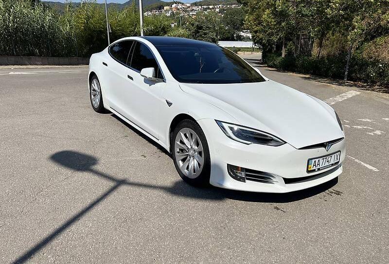 Tesla Model S 90D 2017